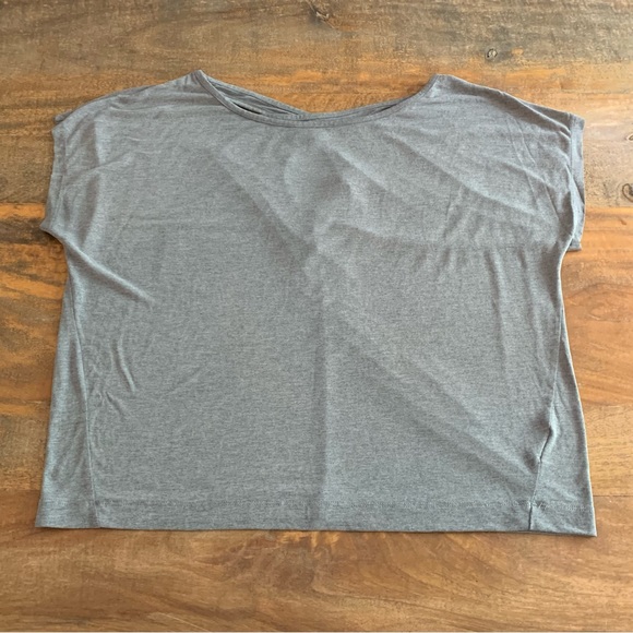 Gap Gray Keyhole Back Top - Picture 7 of 7